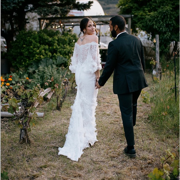 Pronovias Paulanda designer Wedding Dress - Picture 2 of 3